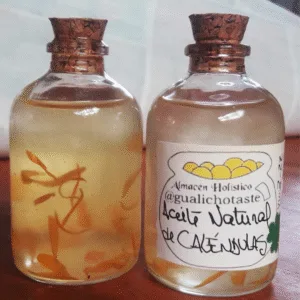 frasco de aceite natural de calendula